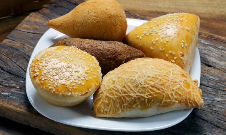 Como congelar salgados assados.