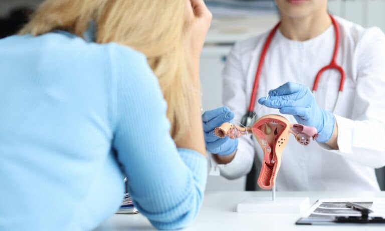 Laqueadura e vasectomia.