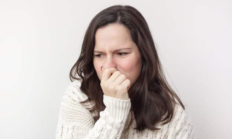 Sensação de boca amarga.