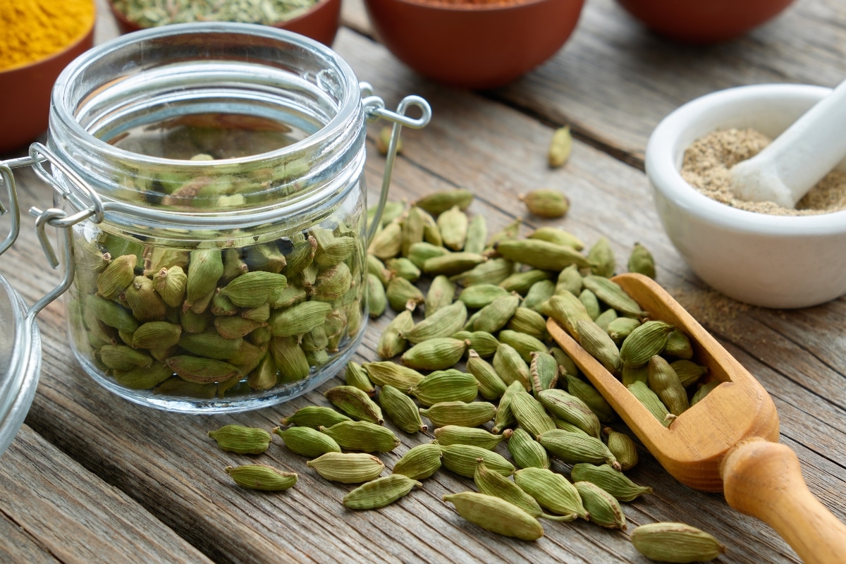 Benefícios do cardamomo: conheça essa especiaria maravilhosa e rica em antioxidantes 2 Benefícios do cardamomo: conheça essa especiaria maravilhosa e rica em antioxidantes