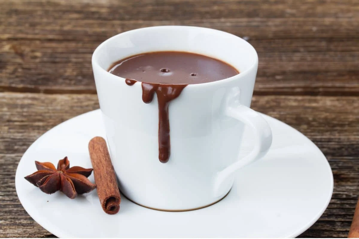 Chocolate quente sem lactose e termogênico.