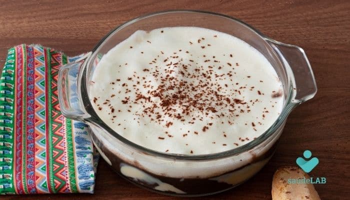 Pavê de coco sem glúten e sem açúcar: leve, saudável e cheia de sabor 2 Pavê de coco sem glúten e sem açúcar.