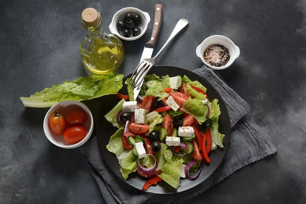 Salada Grega: aprenda a fazer esse delicioso acompanhamento