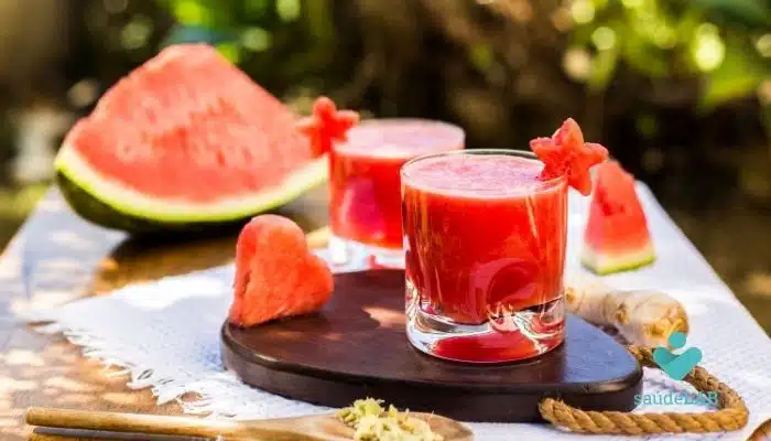 Suco de melancia e gengibre é um dos melhores sucos para o café da manhã. 