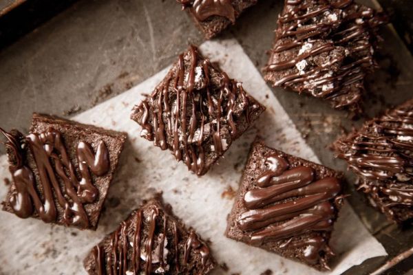 Brownie fit com 3 ingredientes: fácil, chocolatudo e sem açúcar adicionado 2 Brownie fit com 3 ingredientes.