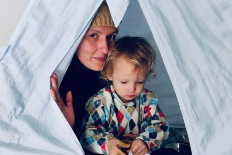 O que é ser mãe atípica? Entenda os desafios que precisam ser superados 6 Heloísa, uma mãe atípica, com seu filho Oliver.