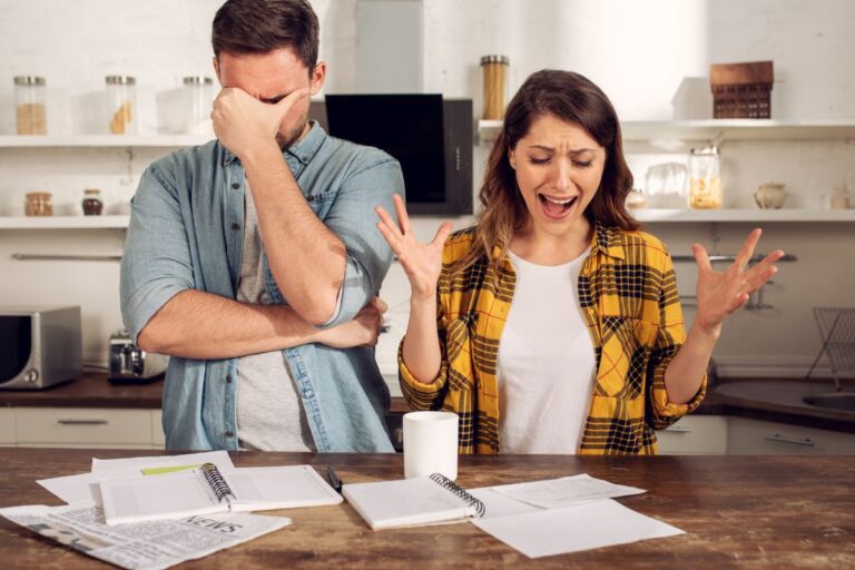 Desânimo por falta de dinheiro: como manter a saúde mental mesmo com dívidas? 4 Desânimo por falta de dinheiro.