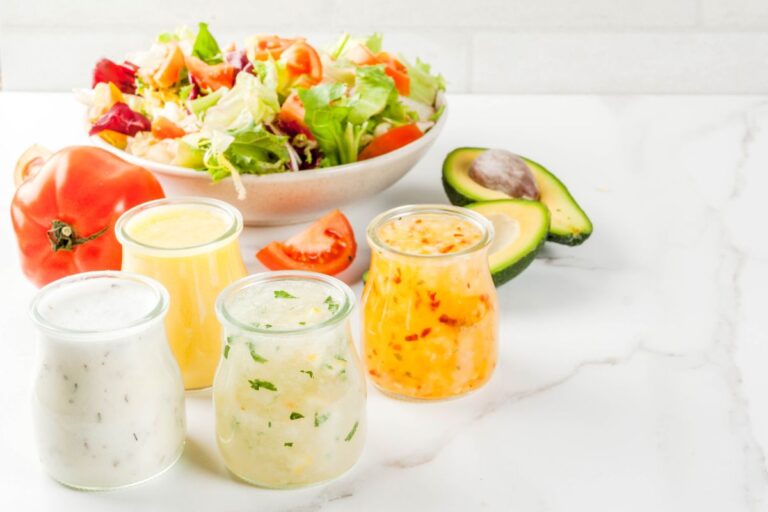 Molho para salada com iogurte natural: aprenda 3 versões deliciosas e sem segredos 6 molho para salada com iogurte natural.