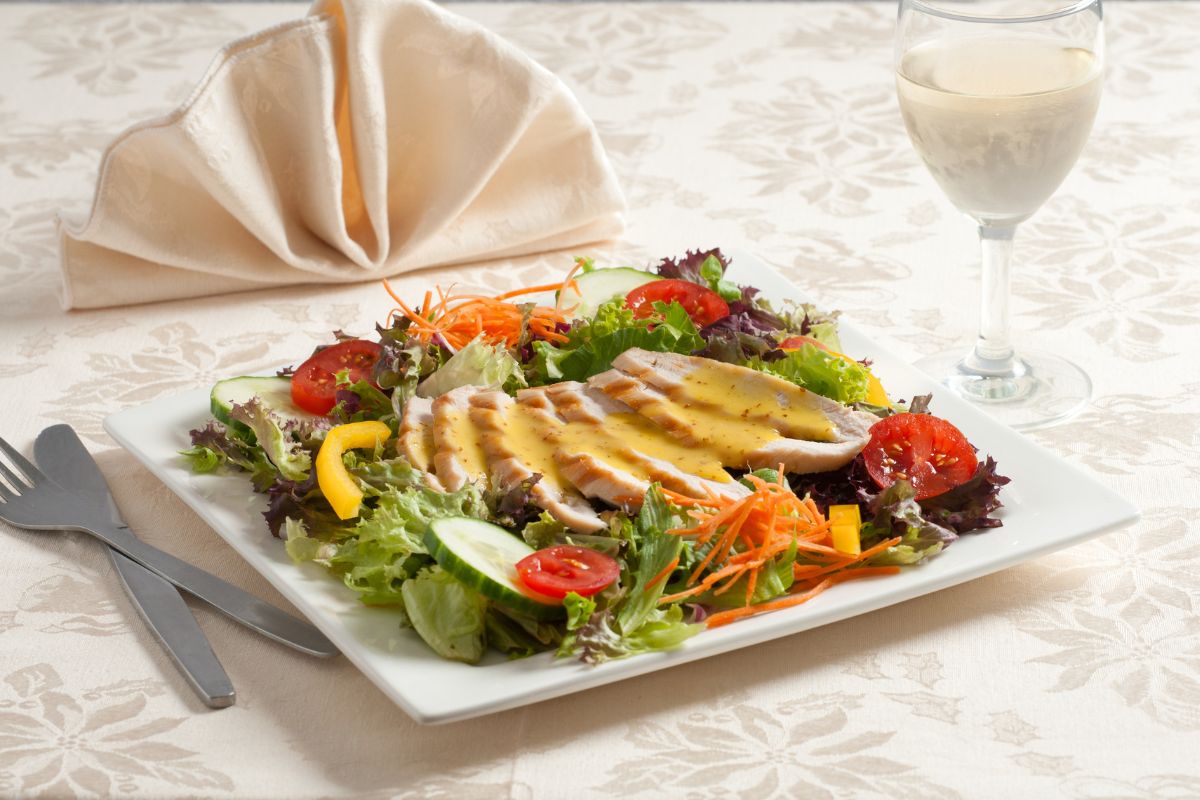 Salada Renovada: que tal dar um destino delicioso para as sobras de aves natalinas? 1 Salada renovada.