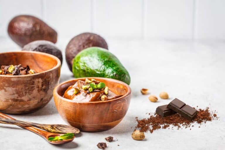 mousse de abacate com cacau.