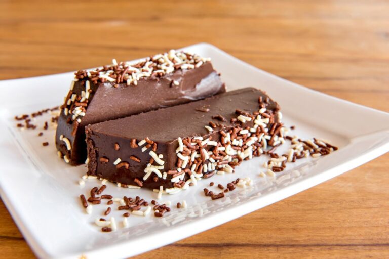 Brigadeirão low carb: sobremesa saudável e saborosa para dietas de baixo carboidrato 7 Brigadeirão low carb.