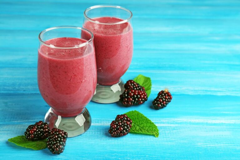 Suco de amora: perfeito para refrescar o calor da menopausa 2 suco de amora.