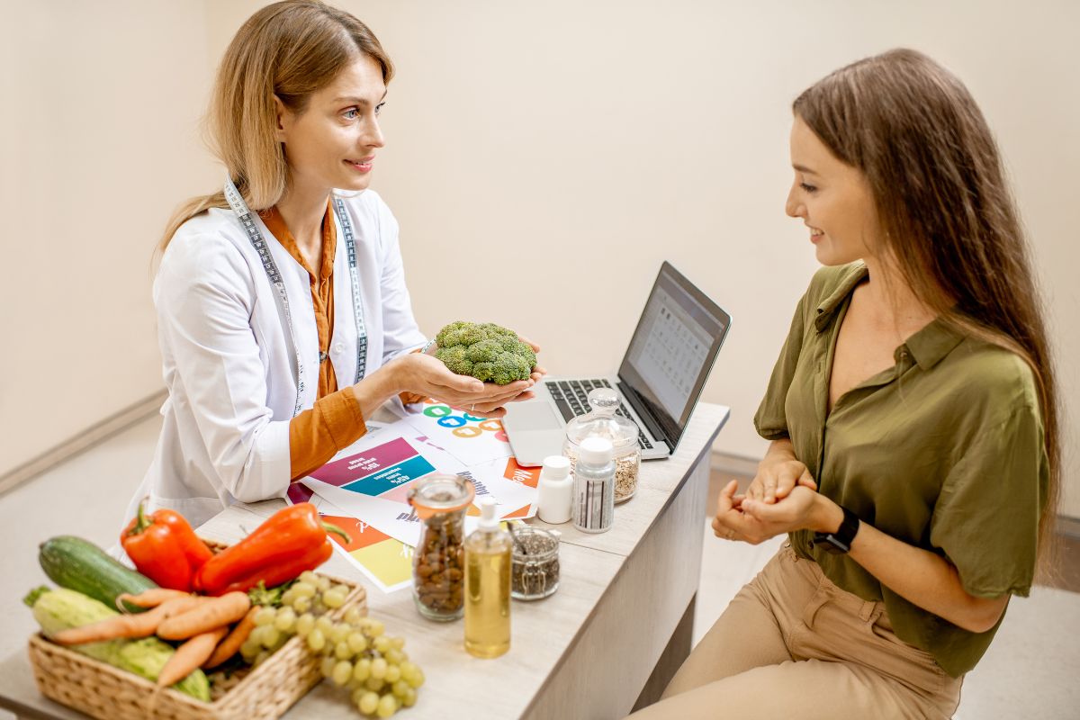 Nutricionista: Transforme seus hábitos e conquiste bem-estar com orientação profissional 1 Nutricionista.
