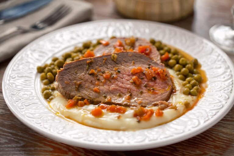 Bife com creme de batata: combinação perfeita e deliciosa 1 bife com creme de batata.