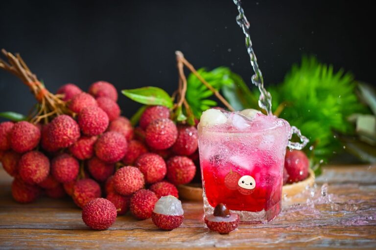 Comer muita lichia faz mal? Descubra os cuidados e benefícios dessa fruta típica de fim de ano 6 Comer muita lichia faz mal?