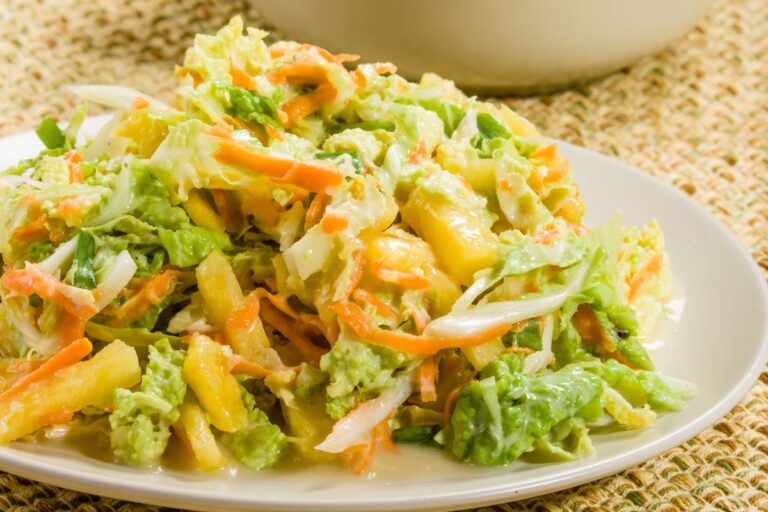Salada de frango com abacaxi: combinação surpreendente que você vai amar 2 Salada de frango com abacaxi.