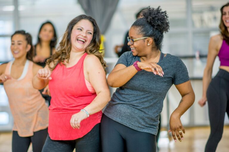 Como queimar calorias dançando? Transforme exercício em diversão 2 Queimar calorias dançando.