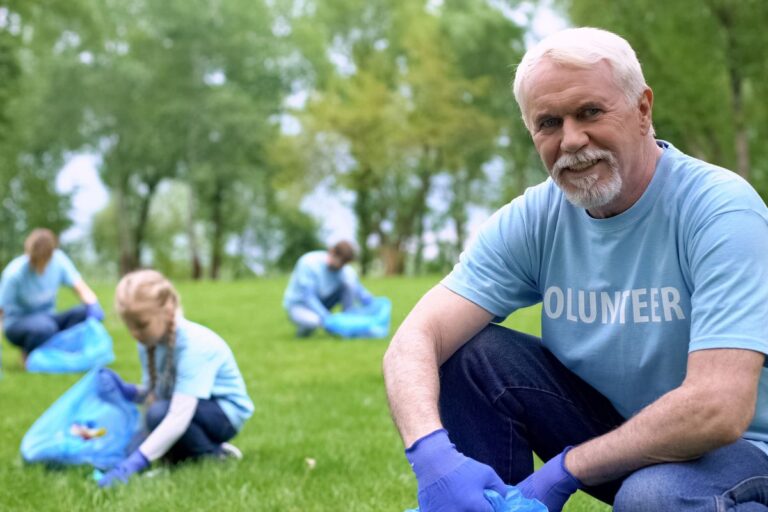 Pesquisa aponta que voluntariado reduz a solidão em idosos 8 Voluntariado.