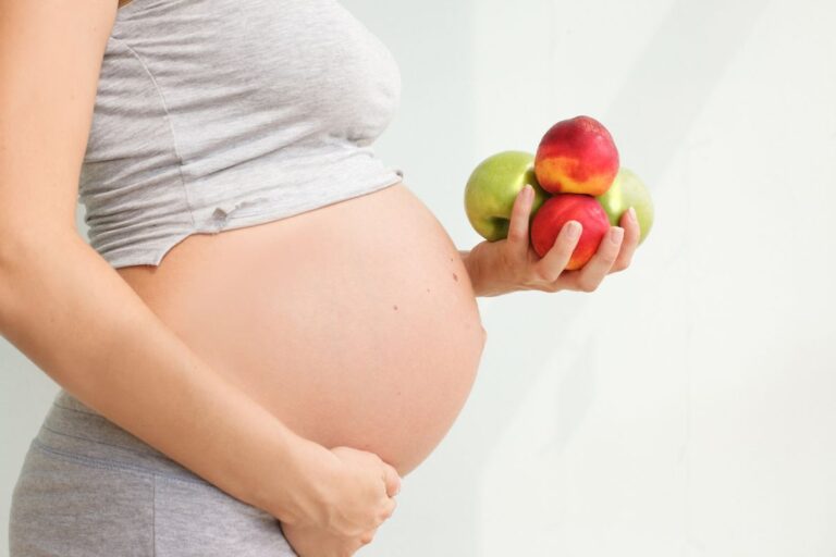 Você pode ensinar seu bebê no útero a gostar de comida saudável – veja como 8 bebê no útero.