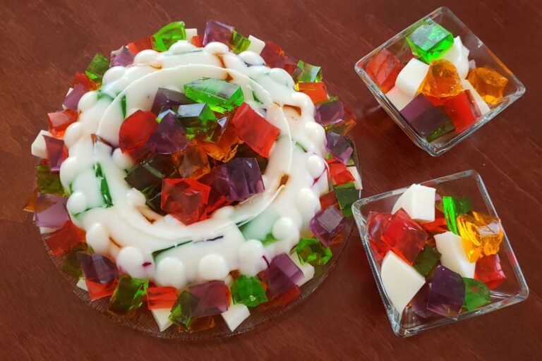 Gelatina mosaico na travessa: sobremesa zero açúcar e muito fácil de preparar 7 Gelatina mosaico na travessa.