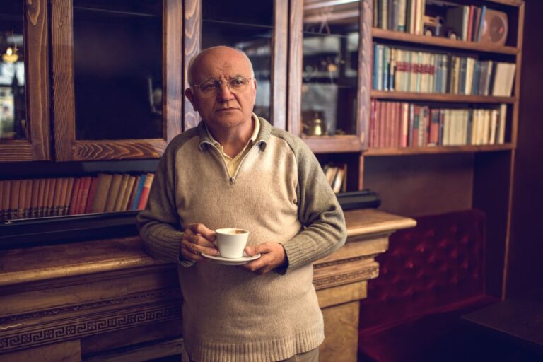 Quem tem Parkinson pode tomar café? Descubra o que diz a ciência 2 Quem tem Parkinson pode tomar café?