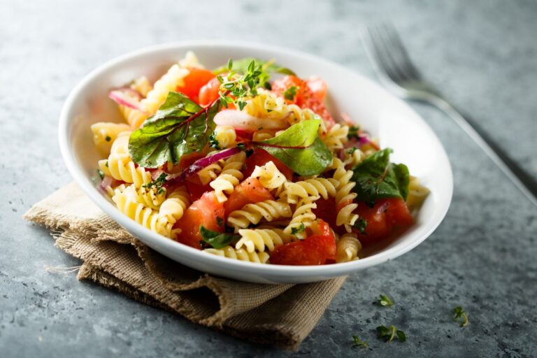 Salada de macarrão fit: combinação perfeita de sabores sem interferir na sua dieta 4 salada de macarrão fit.