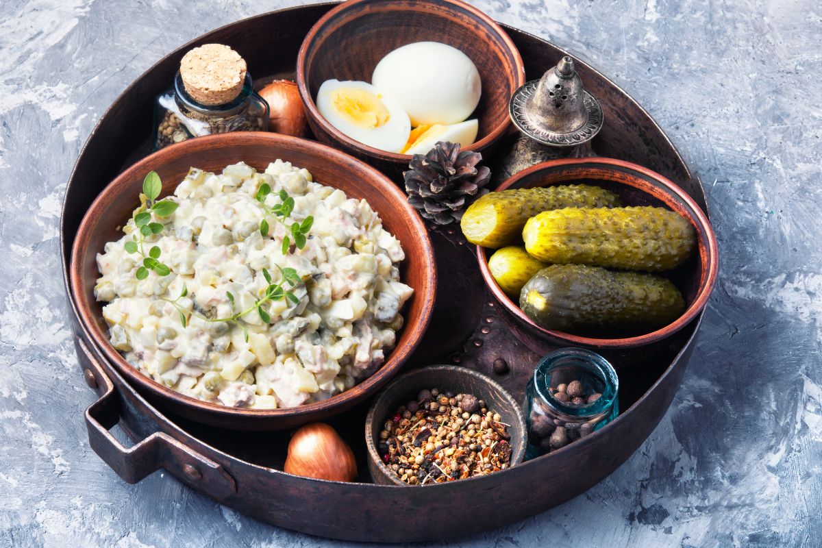Salada Olivier: surpreenda-se com essa receita deliciosa e sem segredos para preparar 1 Salada Olivier.