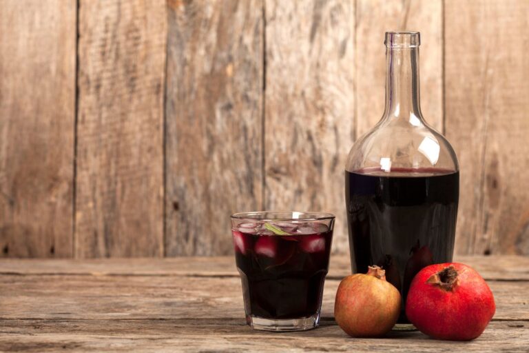 suco de uva com romã.