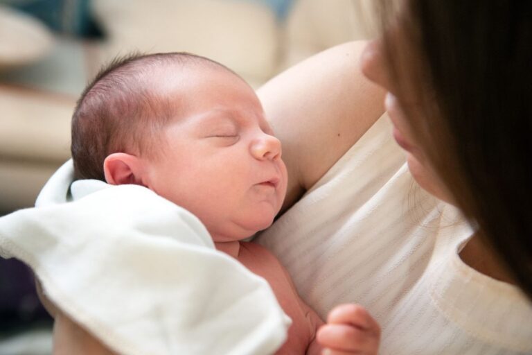 Vacina para Bronquiolite no SUS: Conitec recomenda inclusão da Abrysvo para proteger bebês 1 vacina para bronquiolite no SUS.