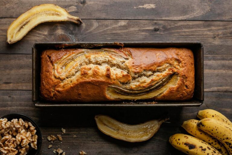 Bolo de casca de banana: receita leve, fofinha e deliciosa 7 Bolo de casca de banana.