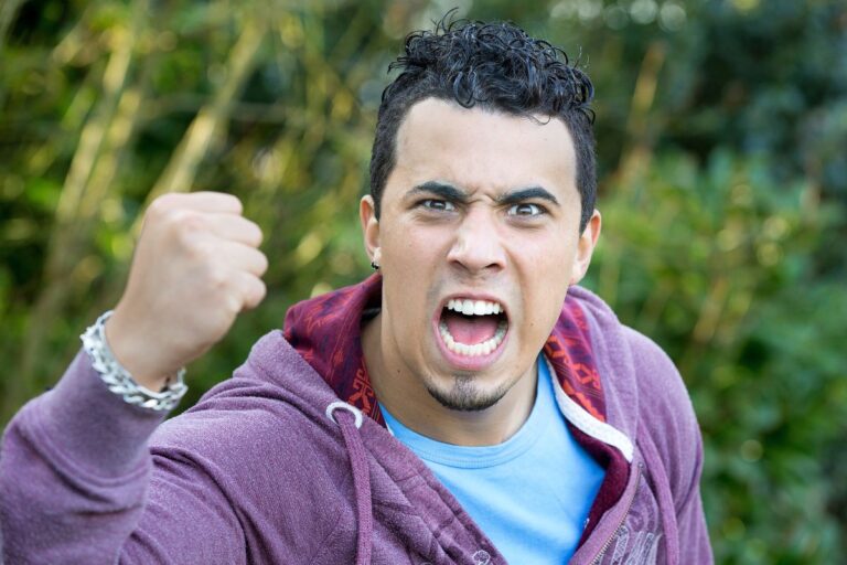 Como controlar a raiva.