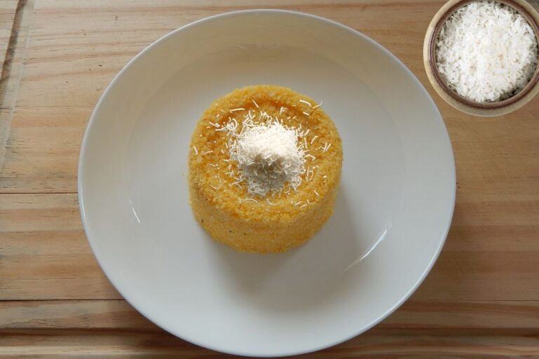 Cuscuz com leite de coco: receita saudável e deliciosa para o seu dia a dia 1 cuscuz com leite de coco.