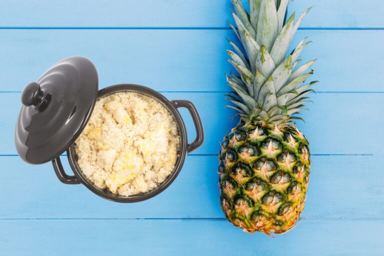 Farofa de abacaxi: acompanhamento perfeito para seu almoço de domingo 2 Farofa de abacaxi.