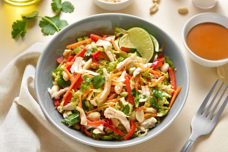 Salada fit com frango: aprenda uma versão leve e cheia de sabor que vai surpreender 3 Salada fit com frango.