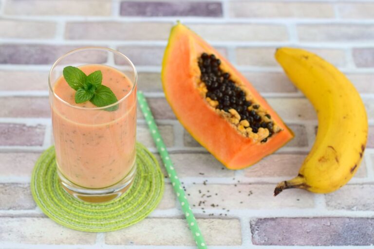 Smoothie Termogênico de Banana, Maçã e Mamão: A Receita Saudável que Ajuda a Emagrecer 1 smoothie termogênico de banana maçã e mamão.