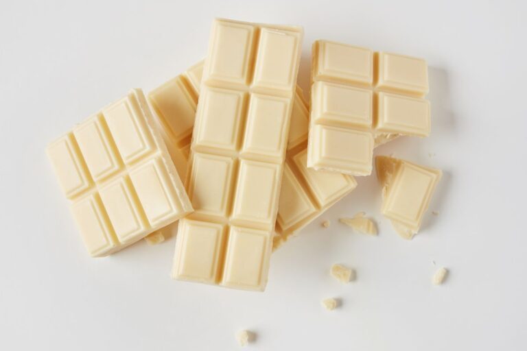 Chocolate branco é remoso.