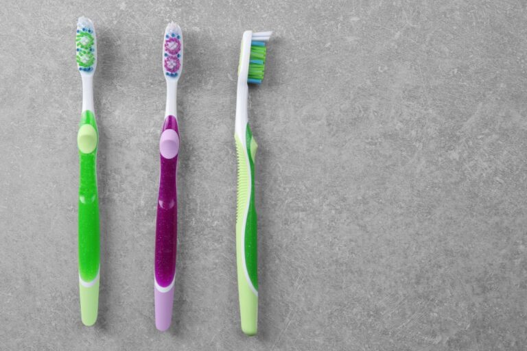 Você sabe como higienizar escova de dente corretamente? 80% fazem errado 1 como higienizar escova de dente.