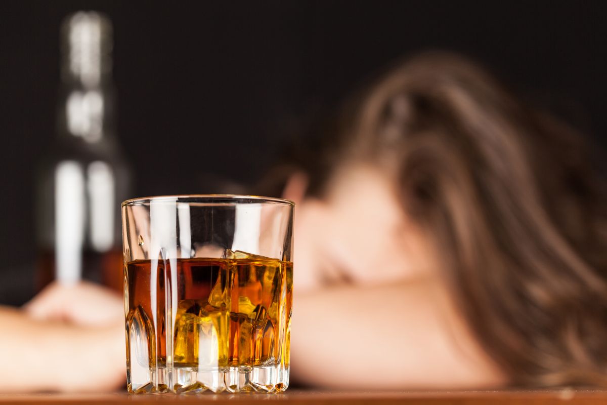 Como o consumo de bebida alcoólica pode estar afetando seu cérebro sem que você perceba 1 consumo de bebida alcoólica e o cérebro.