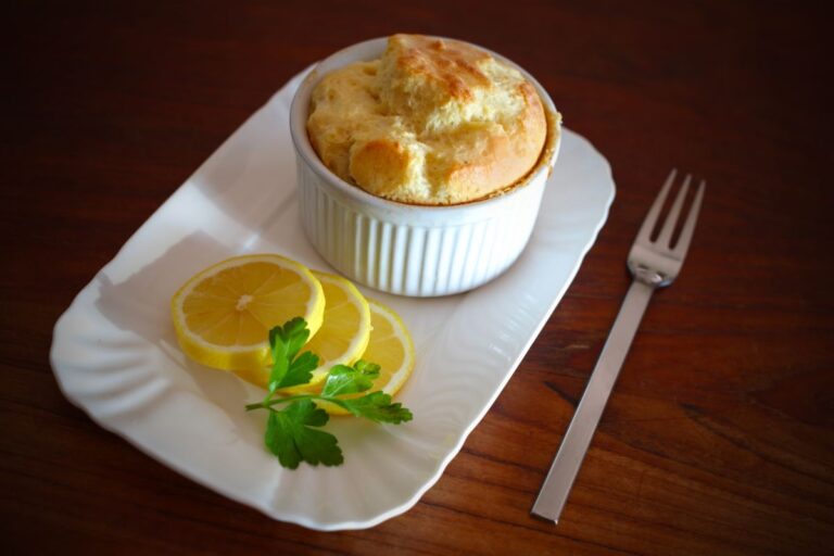 Que tal um suflê de bacalhau light que derrete na boca e fica perfeito? Veja a receita 3 suflê de bacalhau.