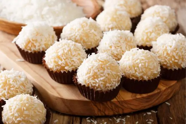 Beijinho fit de aveia: a sobremesa saudável e deliciosa que você procurava 2 beijinho fit de aveia.