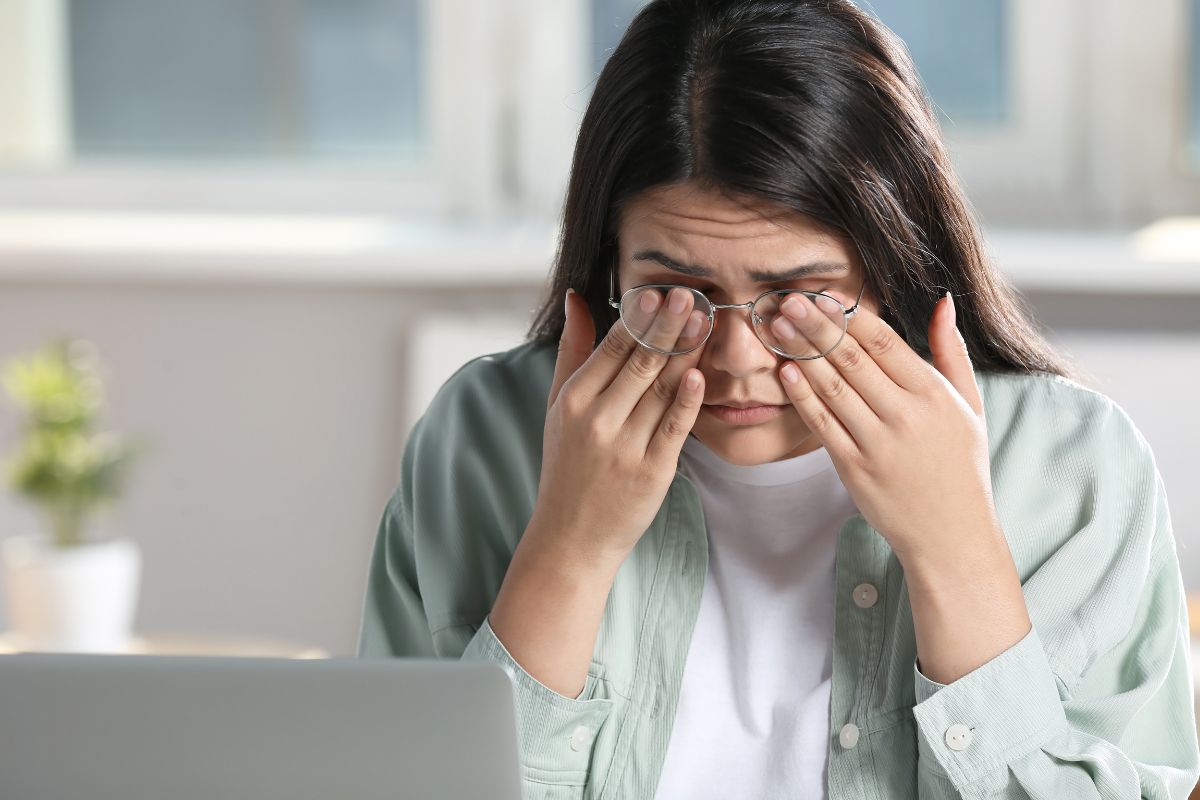 Coceira nos olhos: o que pode ser, principais causas e como aliviar o desconforto 1 Coceira nos olhos.