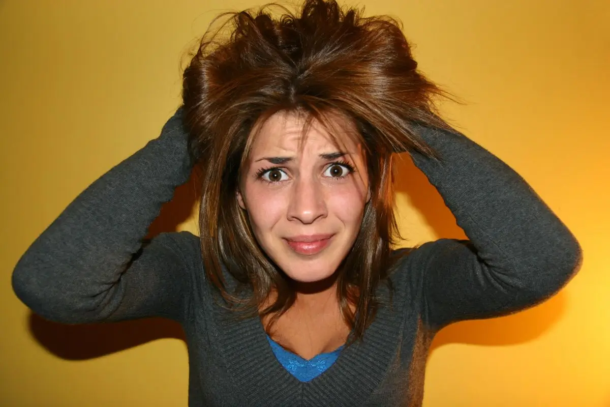 Como tirar cheiro de fumaça do cabelo: soluções rápidas e naturais 1 como tirar cheiro de fumaça do cabelo.