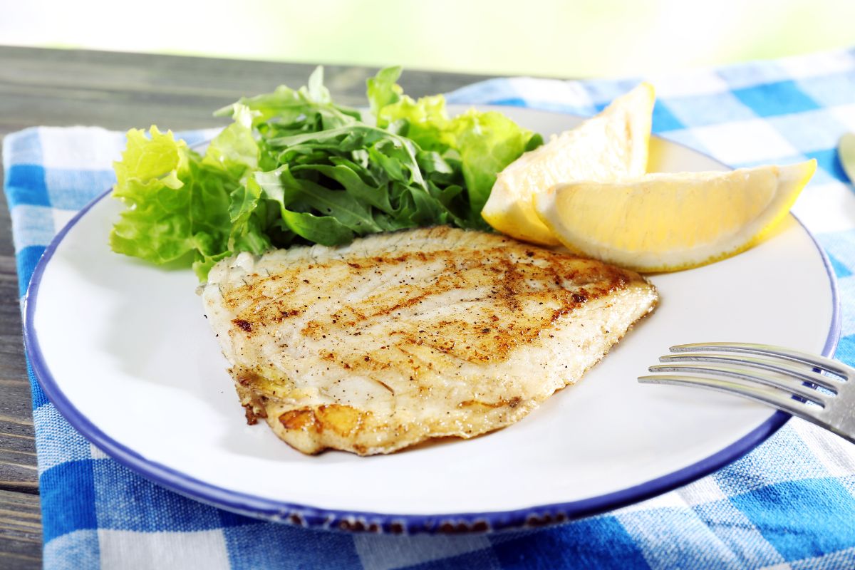 Filé de peixe no forno: suculento, saboroso e pronto em 30 minutos 1 Filé de peixe no forno.