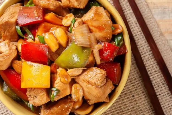 Frango xadrez com legumes: versão saudável, saborosa e fácil de fazer 2 Frango xadrez com legumes.