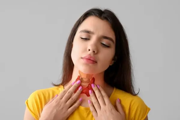 7 inimigos da tireoide: saiba o que pode prejudicar sua saúde hormonal 2 Inimigos da tireoide.