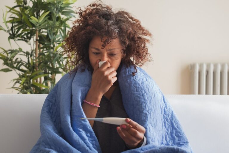 Pode lavar o cabelo gripado? Entenda o que é mito e o que é verdade 4 Pode lavar o cabelo gripado.