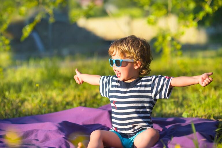 Baixos níveis de vitamina D na infância podem prejudicar a saúde do coração na vida adulta 4 criança tomando sol.