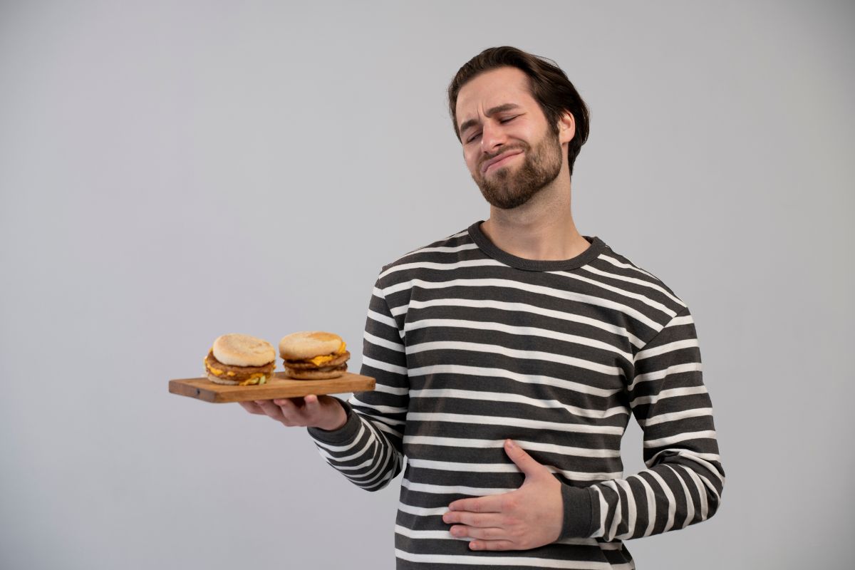 Sensação de estômago vazio mesmo depois de comer? Veja o que pode ser 1 Sensação de estômago vazio mesmo depois de comer.