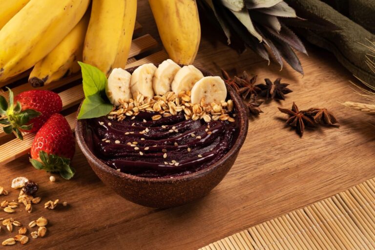 Açaí tem gordura? Descubra se o consumo engorda ou faz bem para a saúde 8 açaí tem gordura.