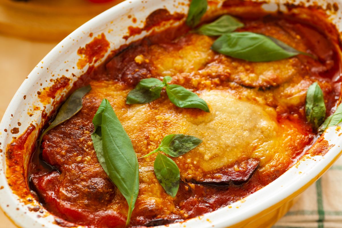 Berinjela à parmegiana light: opção saudável perfeita para o seu almoço 1 Berinjela à parmegiana.